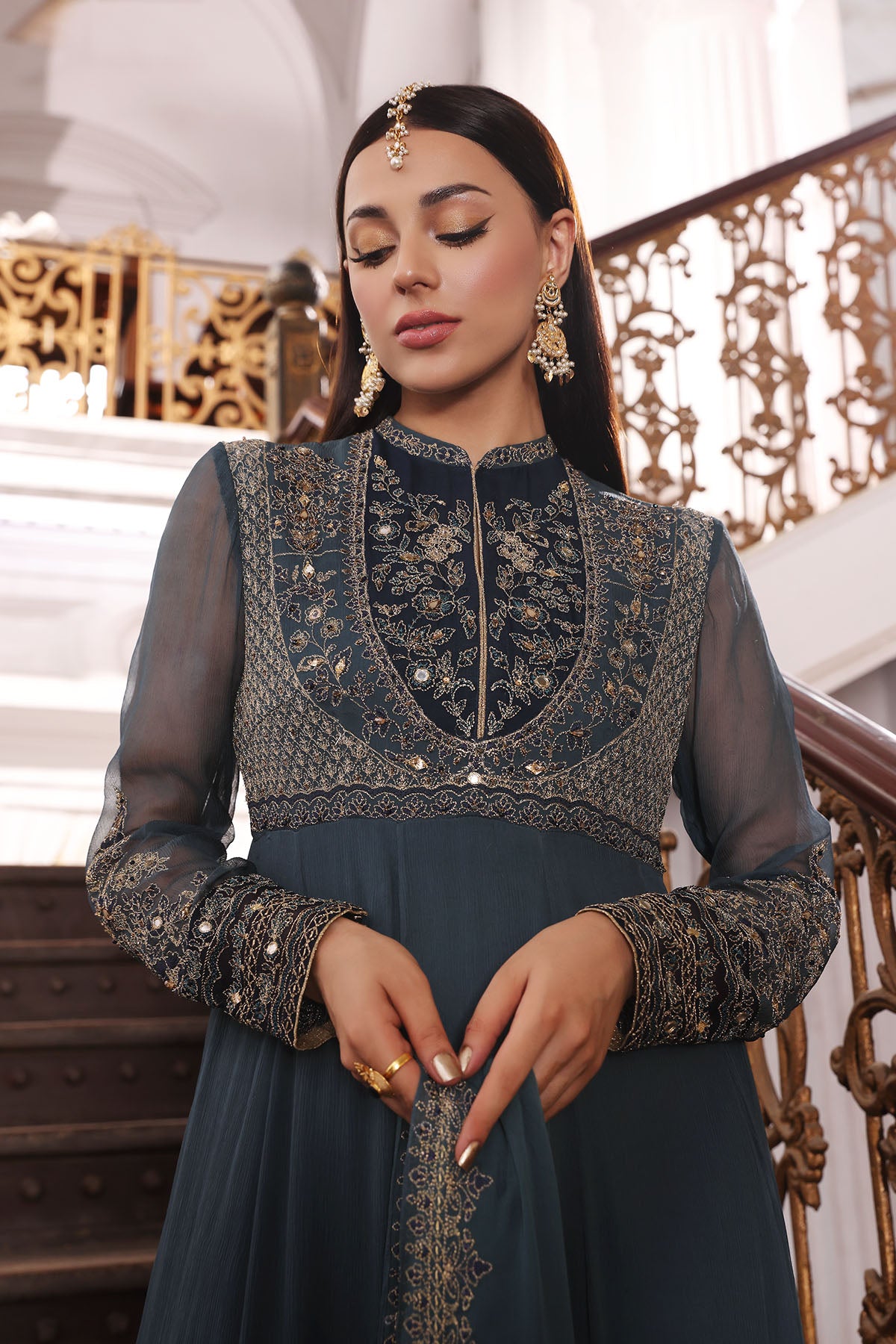 2 Piece Chiffon Embroidered Suit (AP0041)