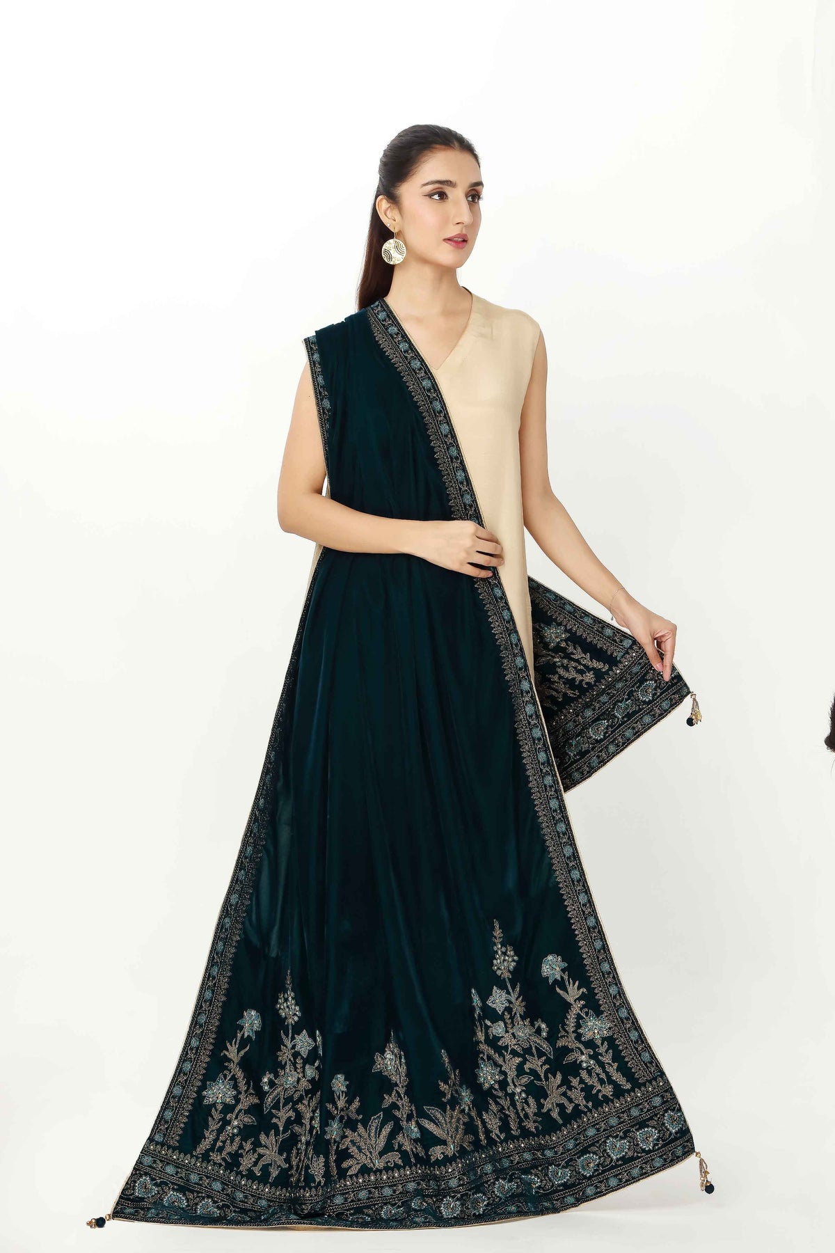 1 Piece Velvet Embroidered Shawl (AV0013)