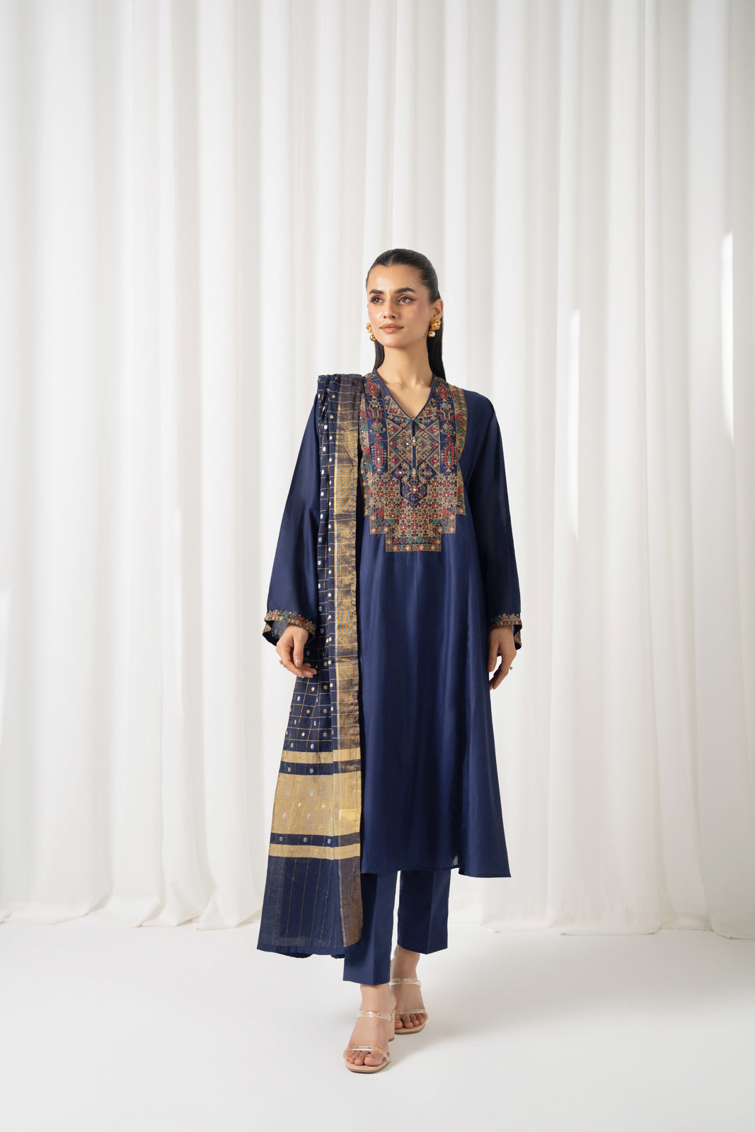 3 Piece Lawn Embroidered Suit (CS0074)