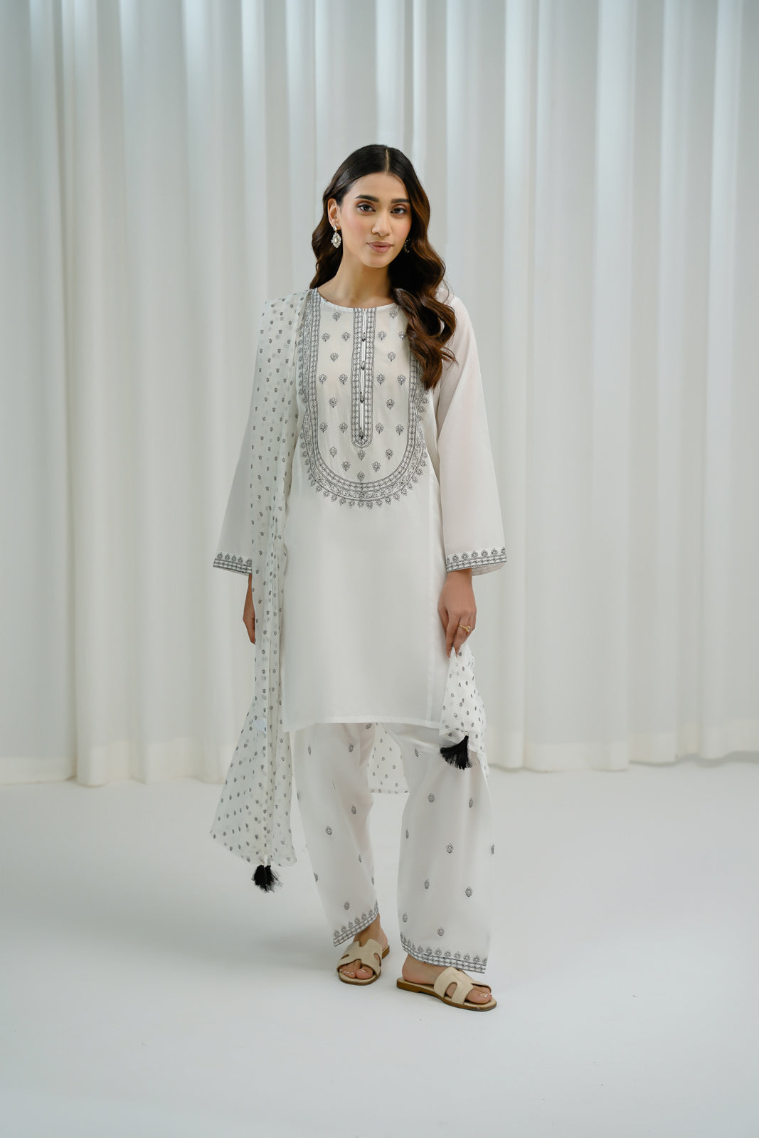 3 Piece Lawn Embroidered Suit (CS0017)