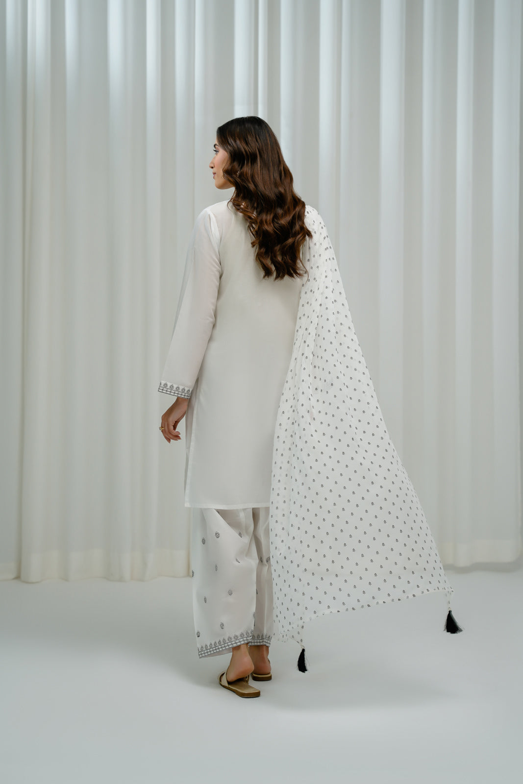 3 Piece Lawn Embroidered Suit (CS0017)