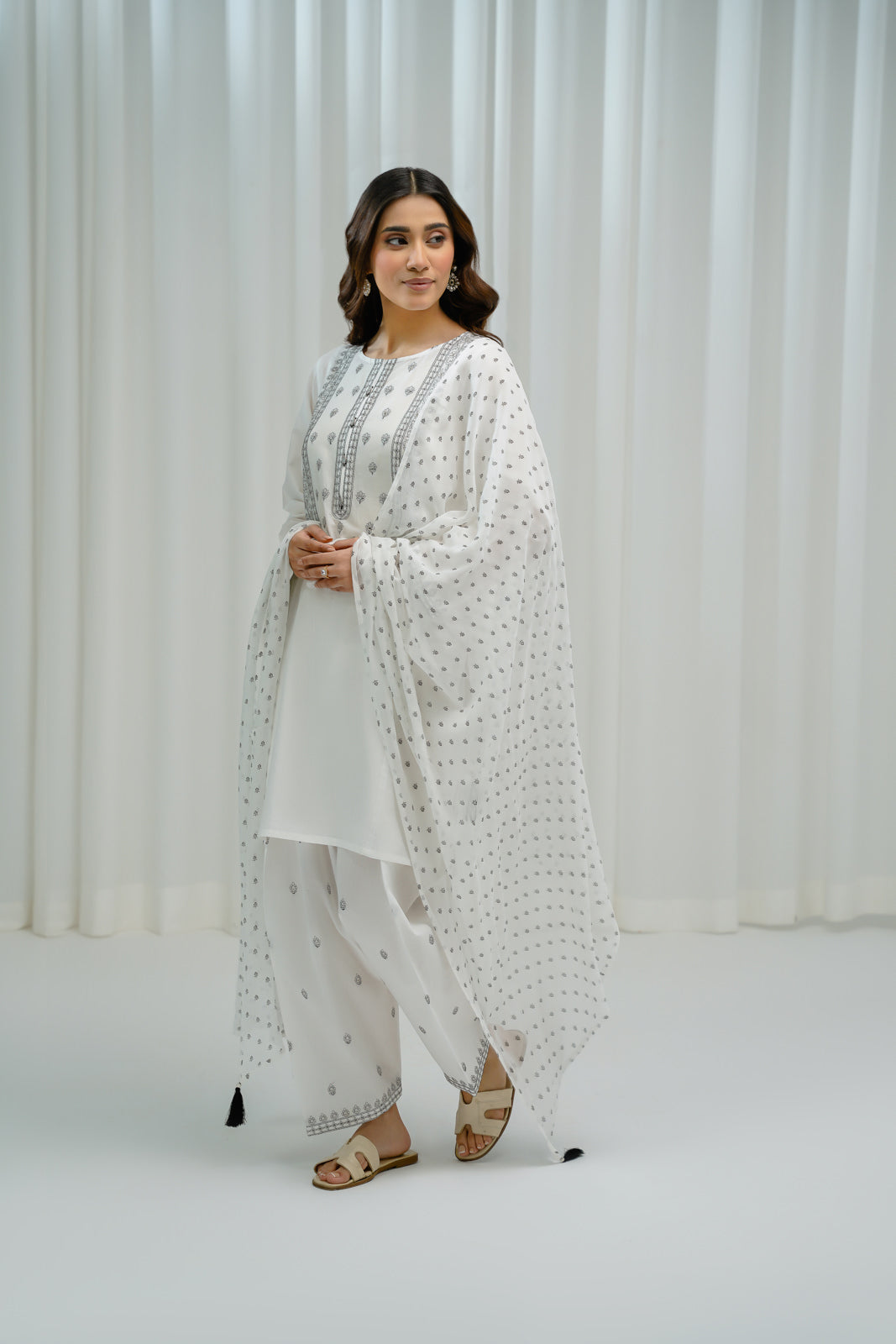 3 Piece Lawn Embroidered Suit (CS0017)