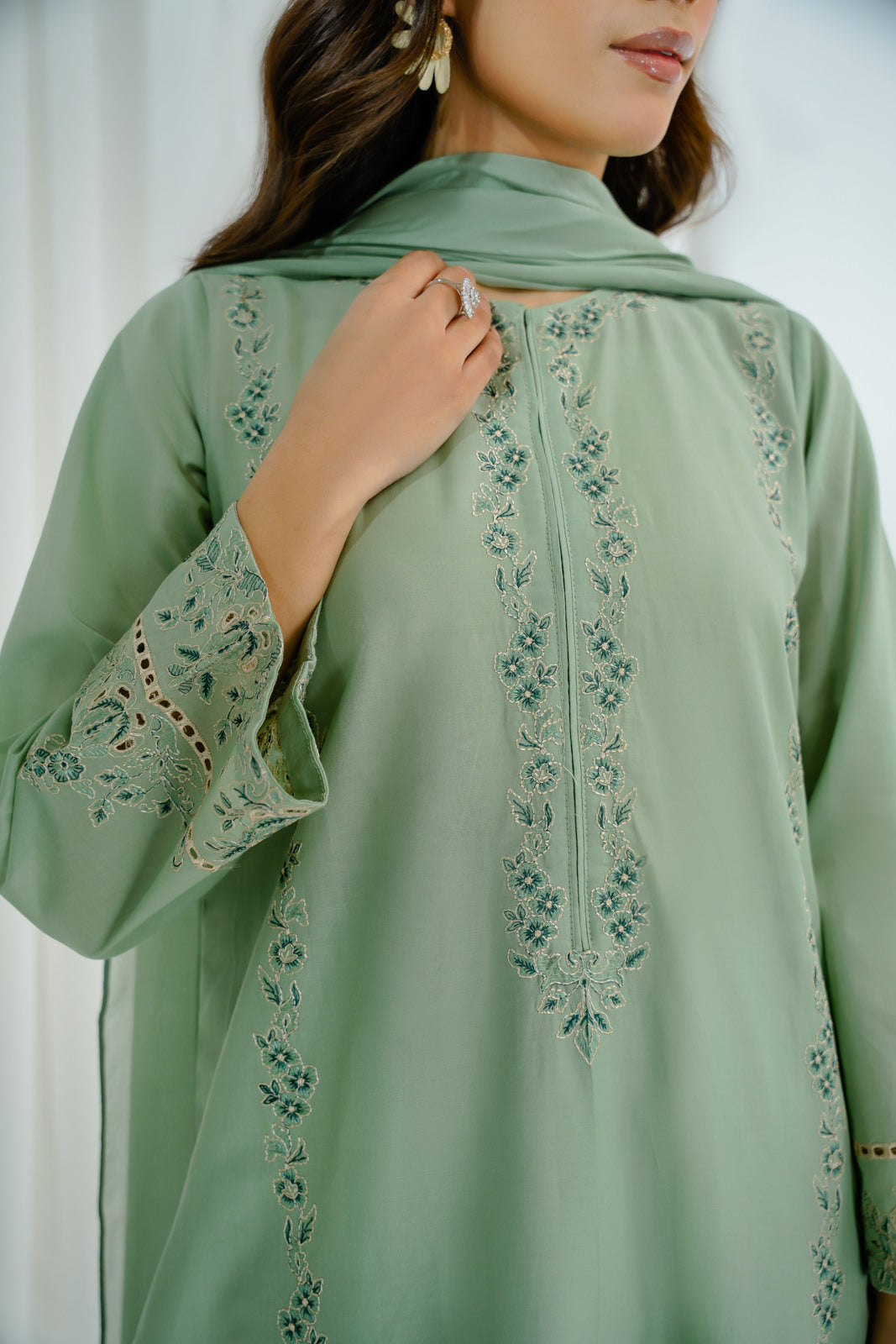 3 Piece Lawn Embroidered Suit (CS0026)