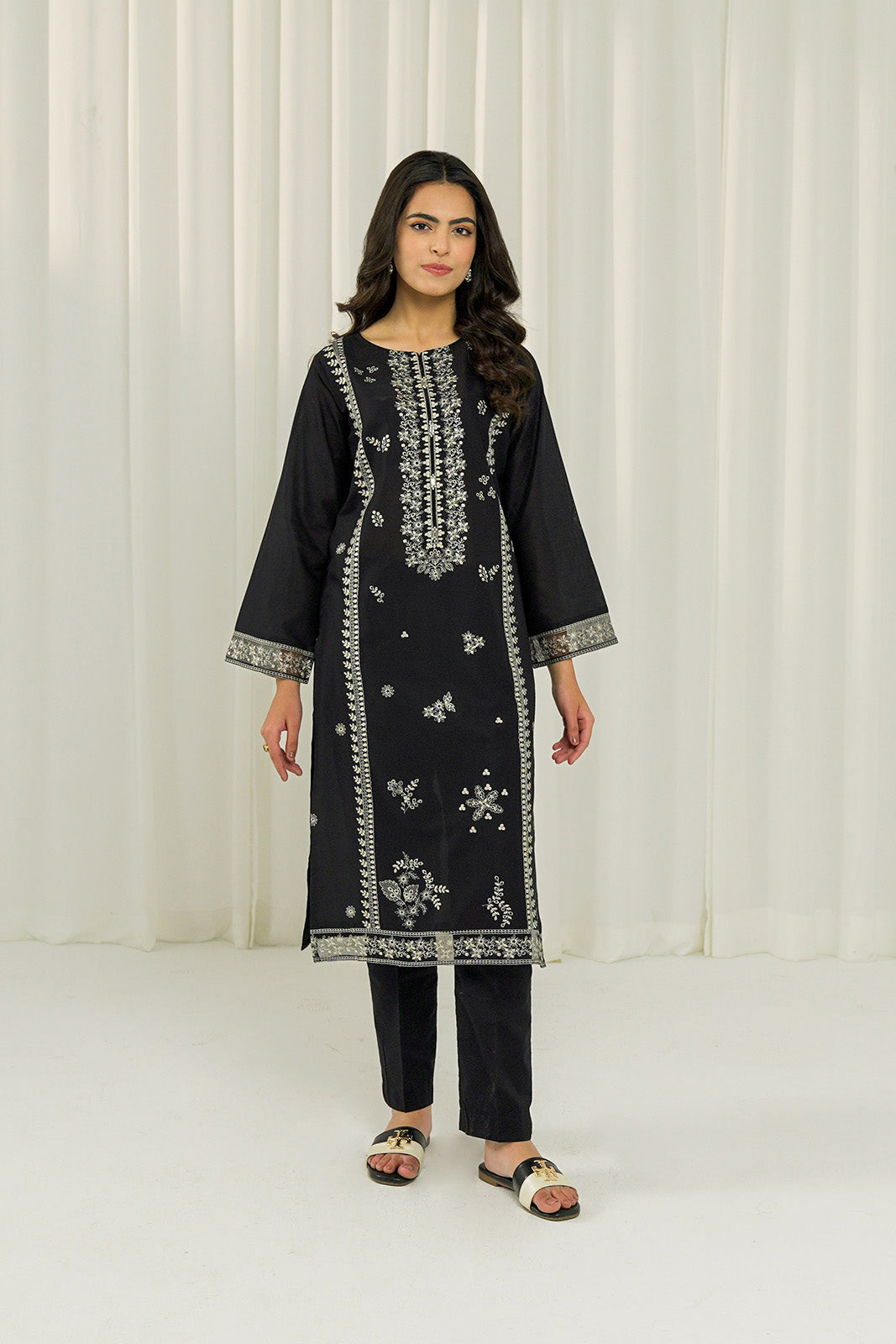 2 Piece Lawn Embroidered Suit (BA0152)