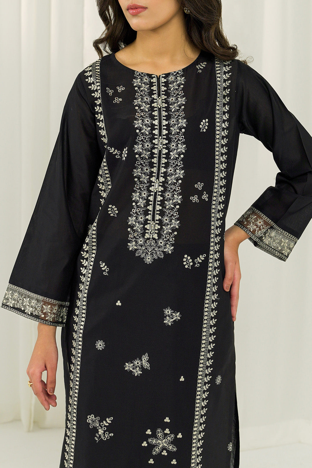 2 Piece Lawn Embroidered Suit (BA0152)