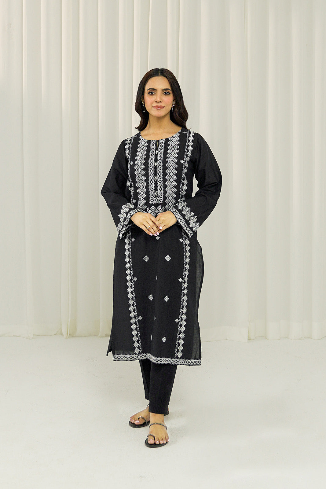 2 Piece Lawn Embroidered Suit (BA0152)