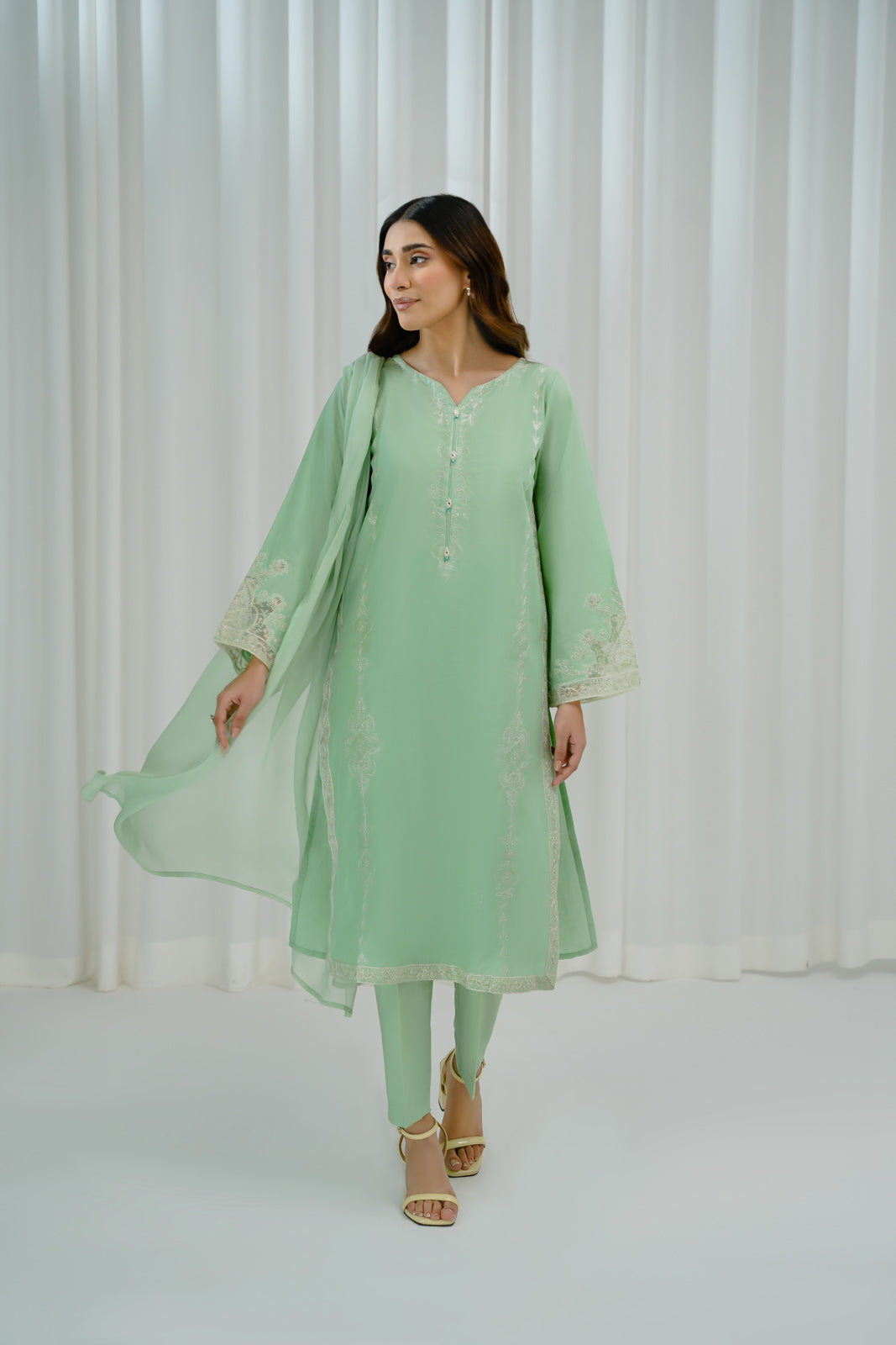 3 Piece Lawn Embroidered Suit (CS0002)