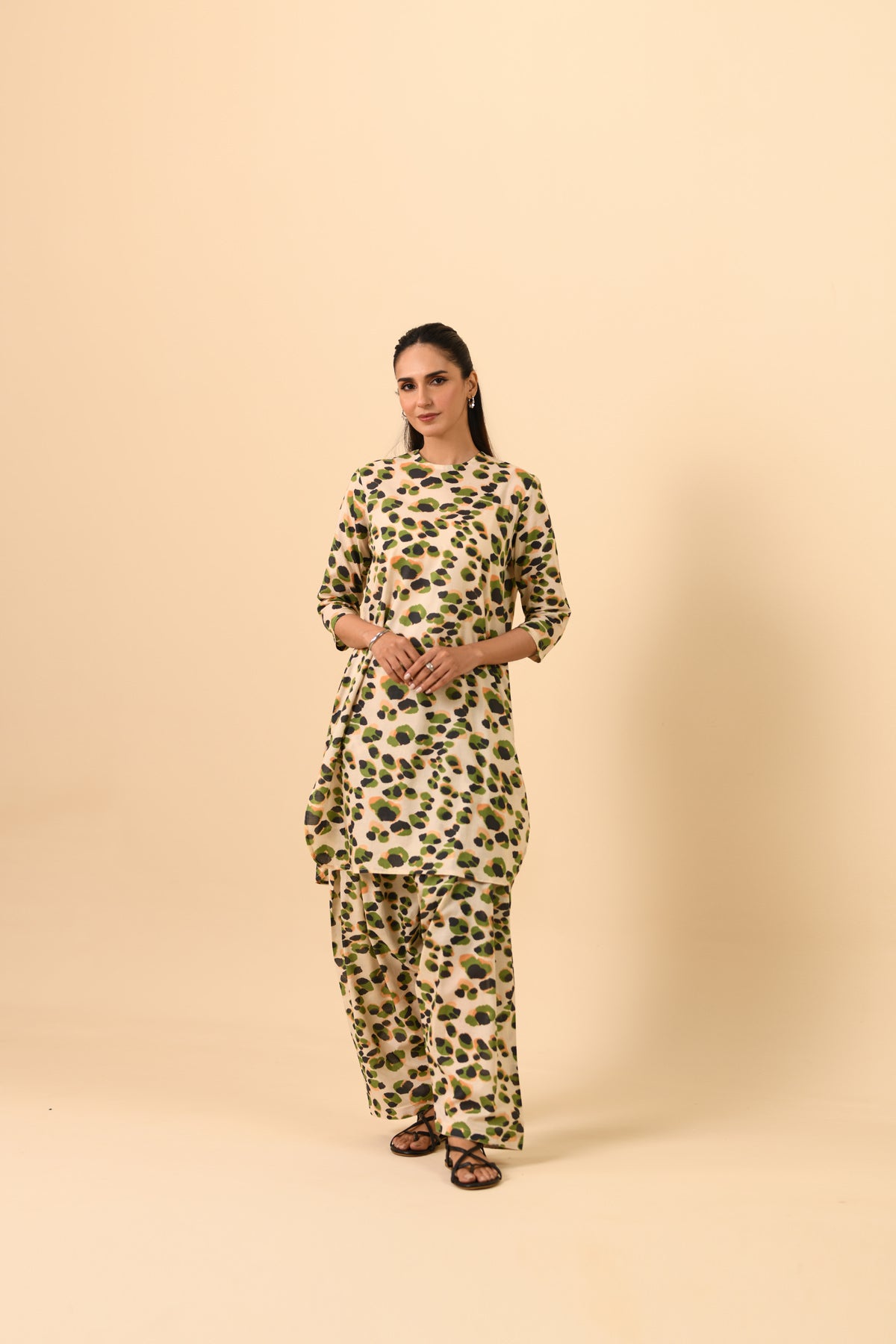 2 Piece Unstitched Printed Lawn Suit (DU0435)