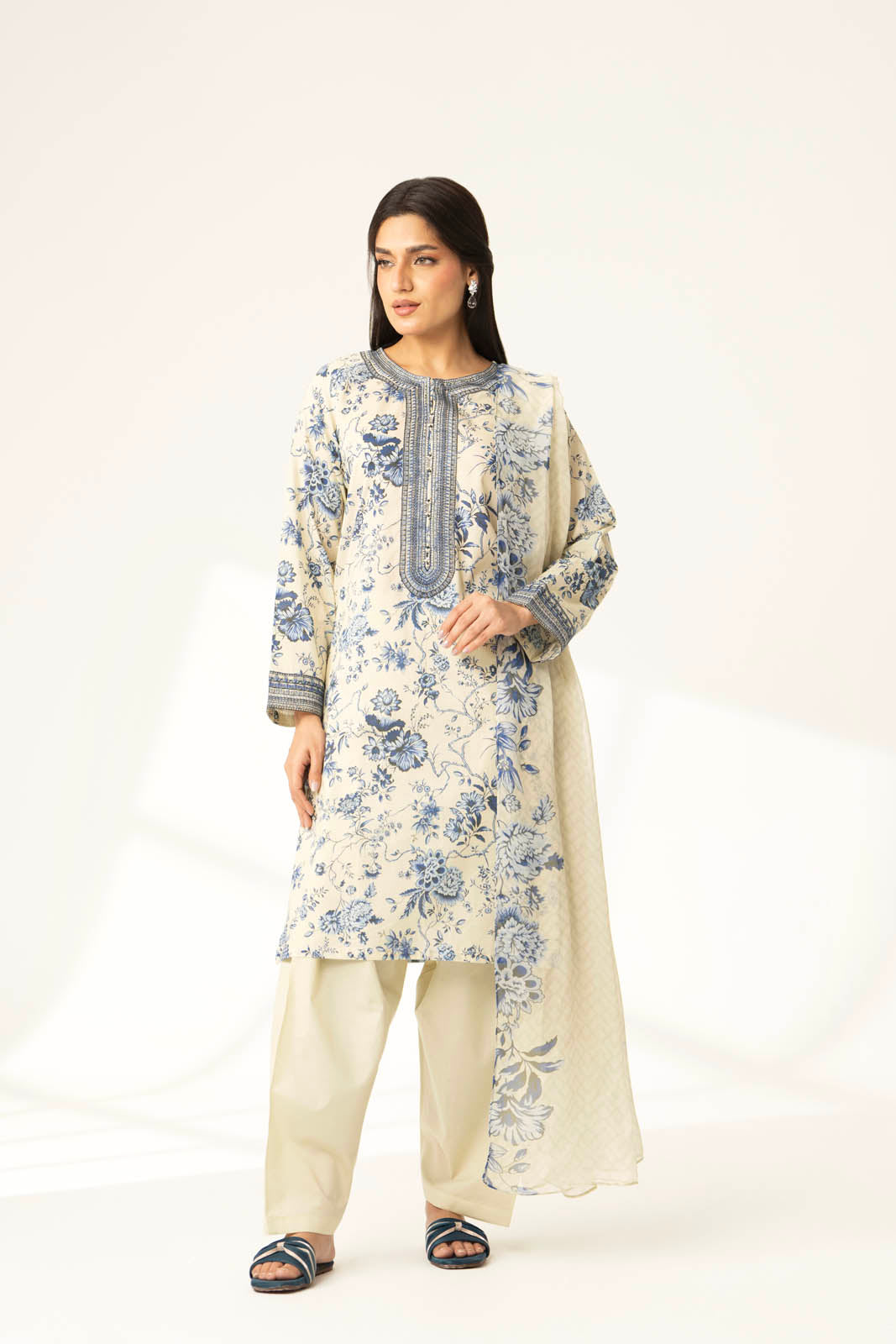 3 Piece Printed Lawn Embroidered Suit (PD1339)